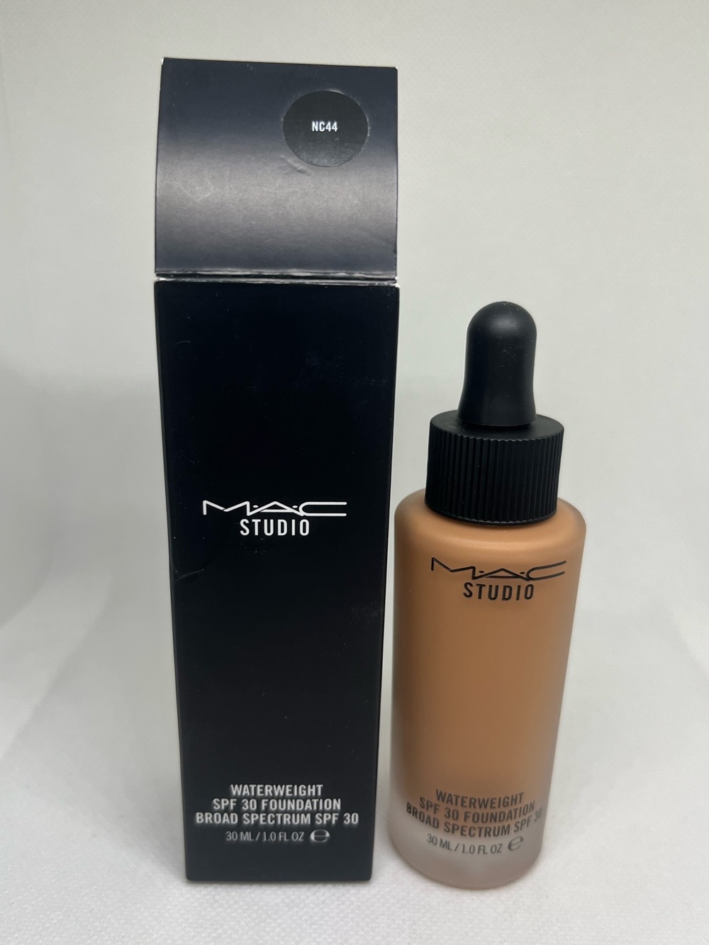 New NC44 Mac Studio Waterweight SPF 30 Foundation Brand New in Box